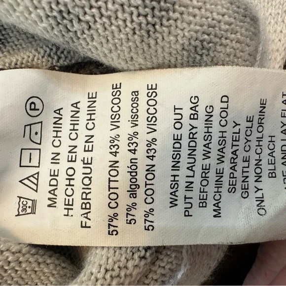 Michael Kors Women’s V-Neck Leopard Print Lightweight Sweater Size Small - Picture 7 of 14